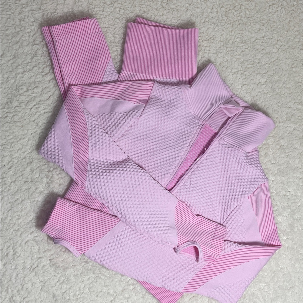 Soft Pink Textured Seamless Scrunch Butt Workout Set Size‎ S